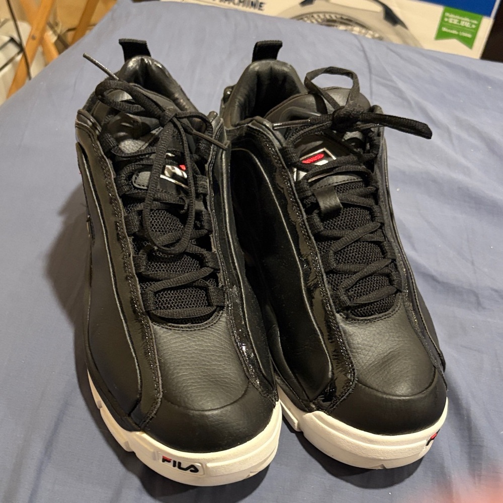 Fila Men's Black and White Sneakers